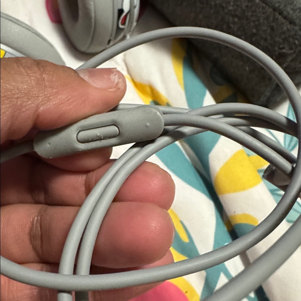 Beats Mickey 90th anniversary headphones - Picture 9 of 11